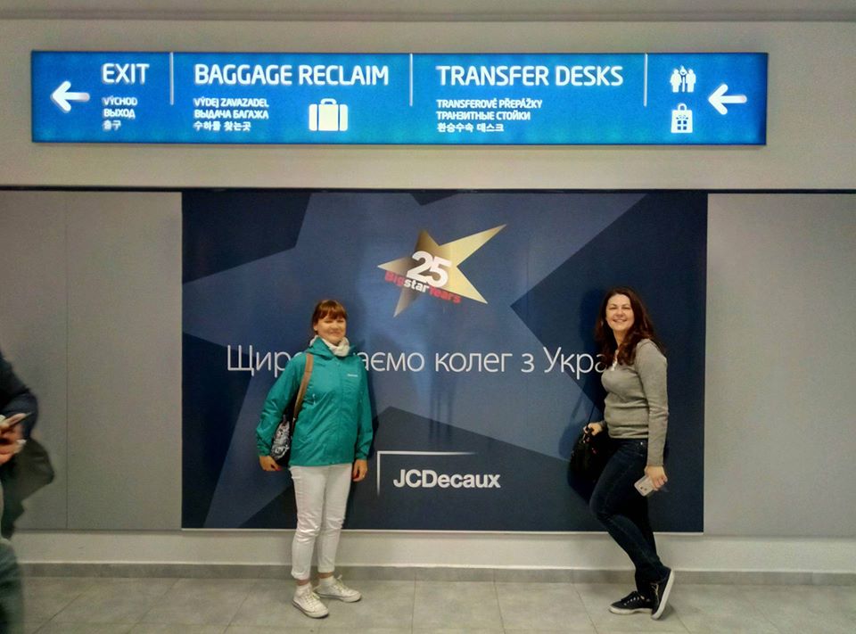 На рекламных носителях в пражском аэропорту имени Вацлава Гавела впервые появились сообщения на украинском языке