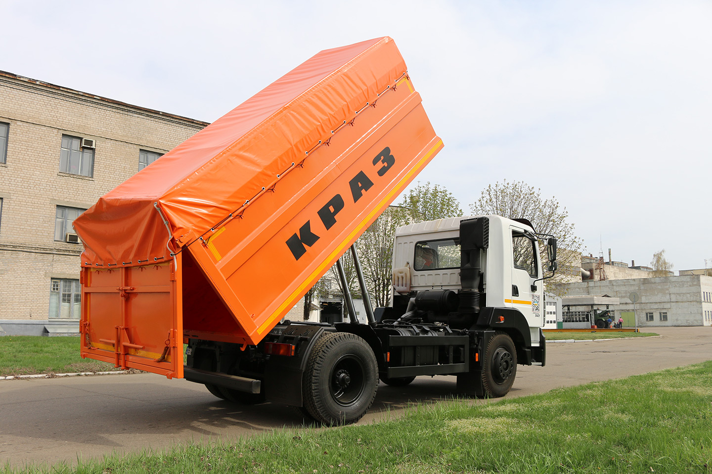 Самоскид-зерновоз КрАЗ-5401С2 можна придбати зі знижкою до 40%