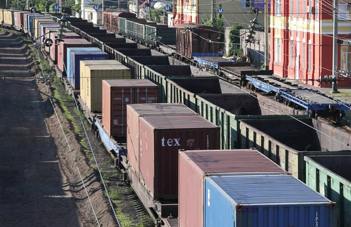 Укрзализныця запускает контейнерные поезда в Европу и Азию
