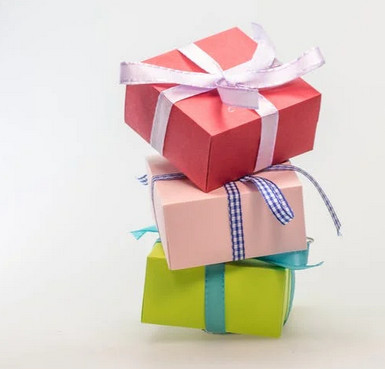 Як правильно дарувати подарунки?