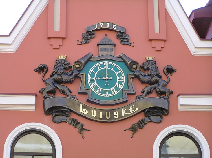 На фасаде Львовской пивоварни установлены оригинальные часы