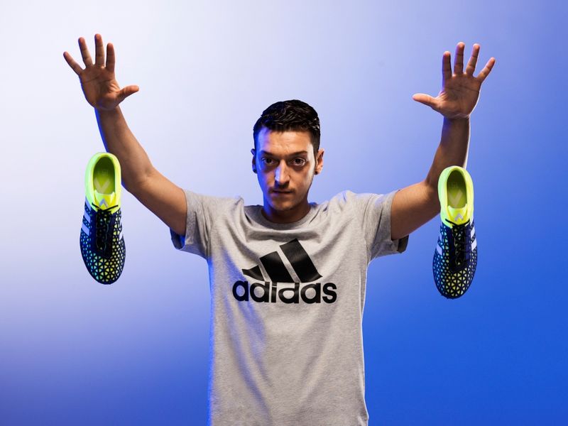 adidas представляет бутсы X и ACE