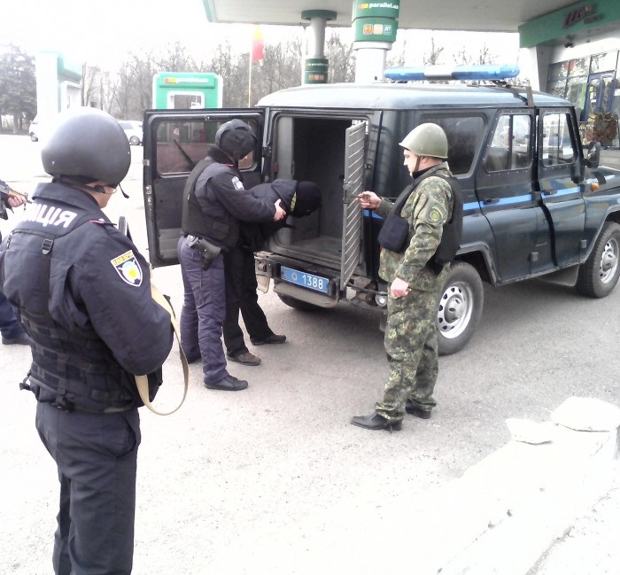 Сотрудники артемовской полиции провели учения на АЗС «Параллель»