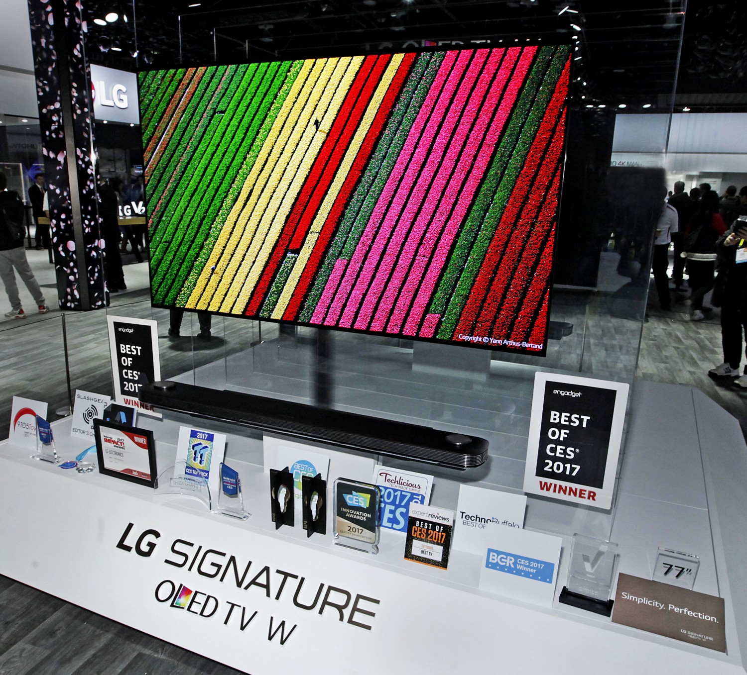 ТЕЛЕВІЗОРИ З ПРЕМІУМ-ЛІНІЙКИ LG OLED SIGNATURE W7 ЗАВОЮВАЛИ НАЙПРЕСТИЖНІШУ НАГОРОДУ BEST OF THE BEST НА ВИСТАВЦІ CES 2017