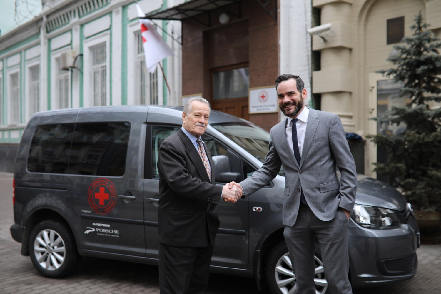 PFG Ukraine надала у користування Червоному Хресту автомобіль Volkswagen Caddy