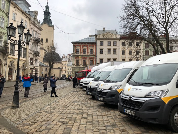 Укрпошта оновить автопарк у лізинг від ПриватБанку