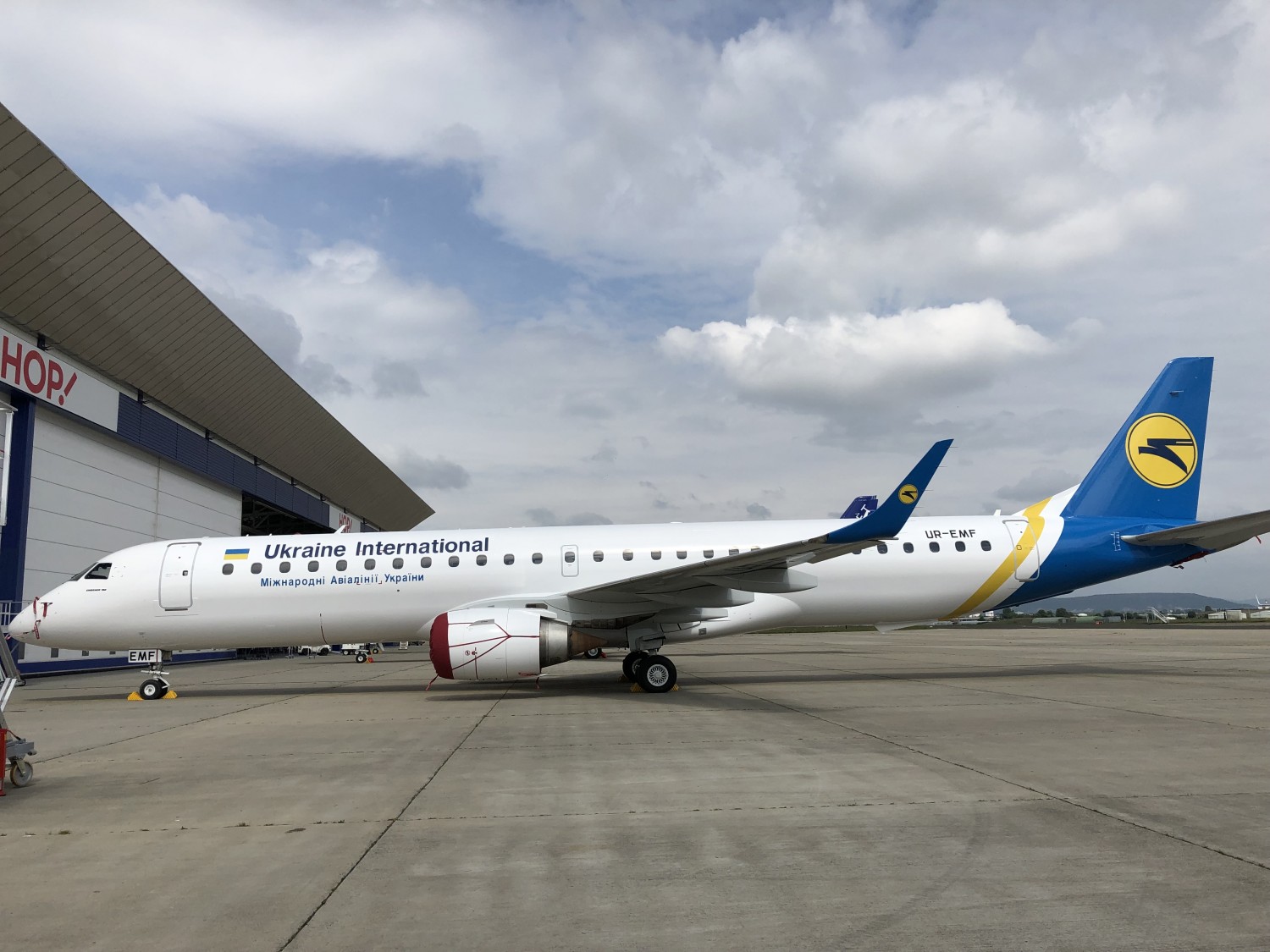 Другий Embraer 195 поповнив парк МАУ