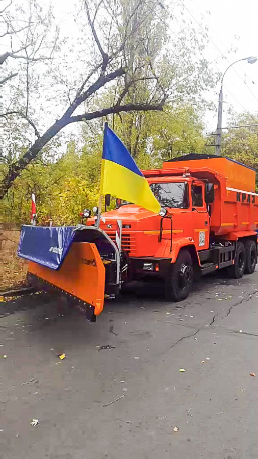 КДМ на базі КрАЗ-65055 допоможуть регіональним підрозділам Укравтодору утримувати автомагістралі в належному стані