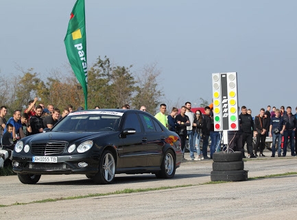 «Параллель» подарувала пальне фіналістам чемпіонату з Drag Racing