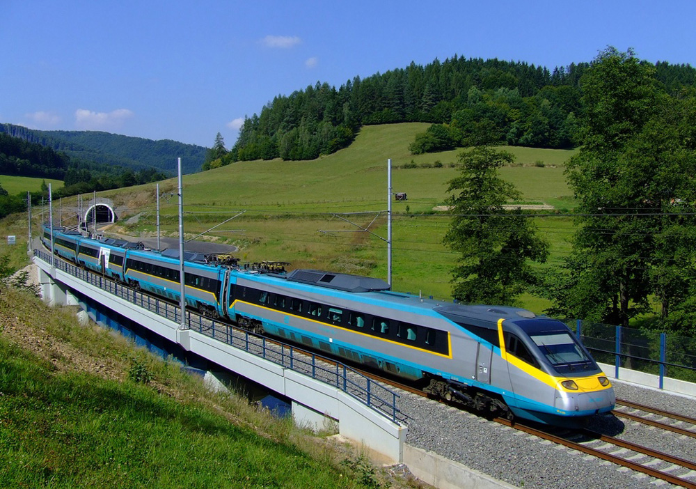 Італія та Китай зацікавилися розвитком швидкісного залізничного руху в Україні