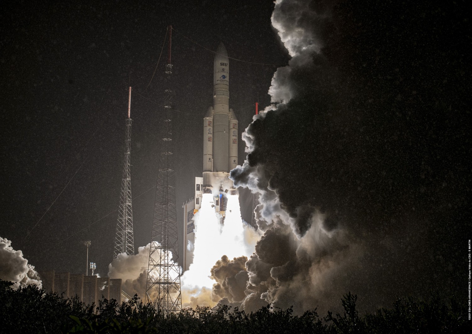 SES-17 успешно запустили на Ariane 5